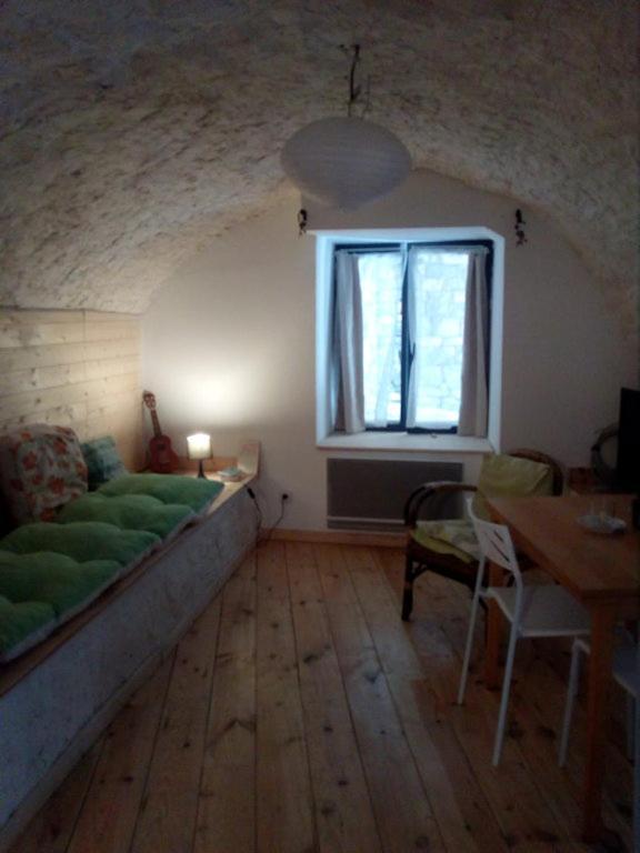 Villa à l'ombre de l'olivier à Mirabel  Extérieur photo